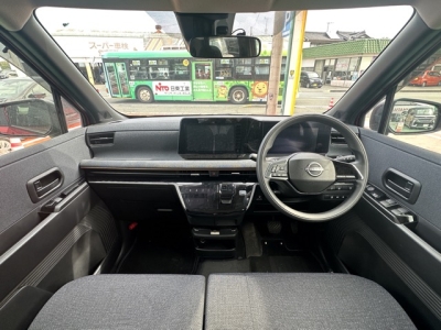 サクラ(ニッサン)中古車 後席から見た前席