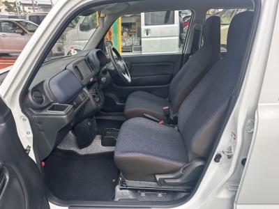 アルトのOEM(スズキ)中古車 前席内装