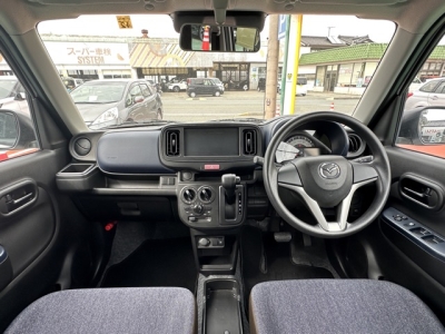 アルトのOEM(スズキ)中古車 後席から見た前席
