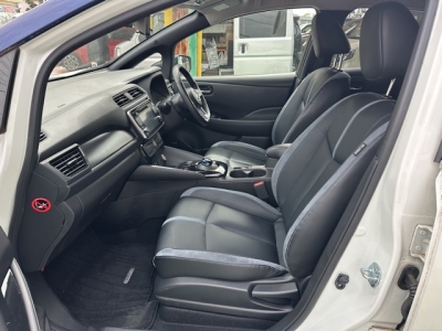 リーフ(ニッサン)中古車 前席内装