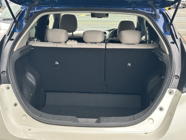 リーフ(ニッサン)中古車 9