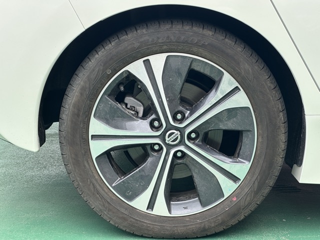 リーフ(ニッサン)中古車 12