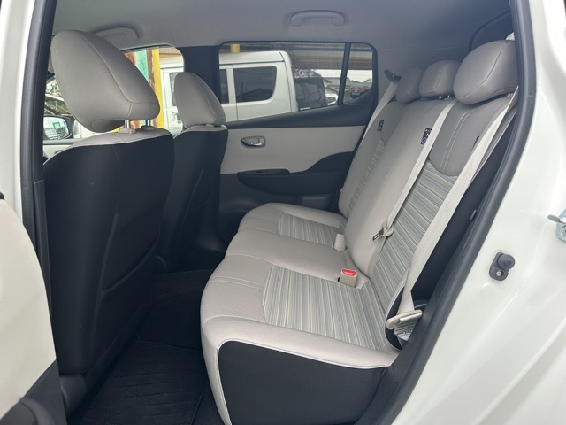 リーフ(ニッサン)中古車 4