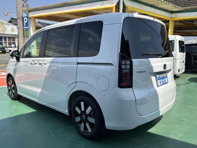新型フリード(ホンダ)登録済未使用車 後方