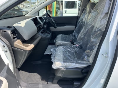 新型フリード(ホンダ)登録済未使用車 前席内装