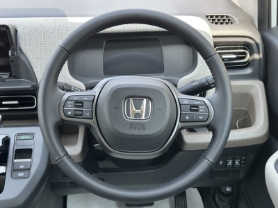 新型フリード(ホンダ)登録済未使用車 内外装写真