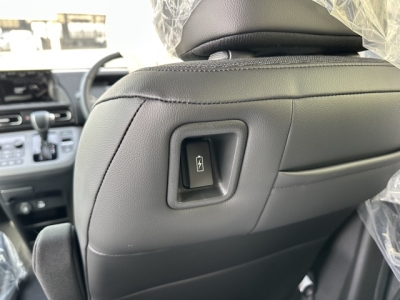 新型フリード(ホンダ)レンタＵＰ 内外装写真他２