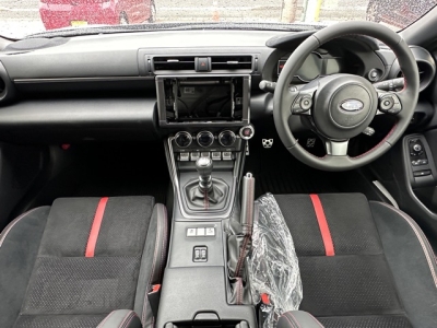 BRZ(スバル)中古車 後席内装