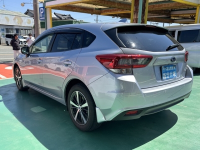 インプレッサスポーツ(スバル)中古車 後方