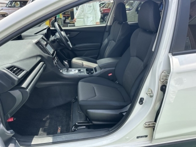 XV(スバル)中古車 前席内装