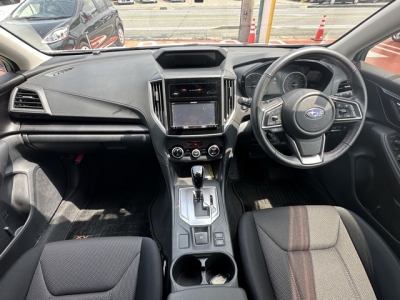 XV(スバル)中古車 後席から見た前席