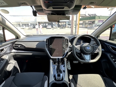 レヴォーグ レイバック(スバル)中古車 後席から見た前席