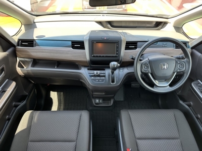 フリード(ホンダ)中古車 内外装写真