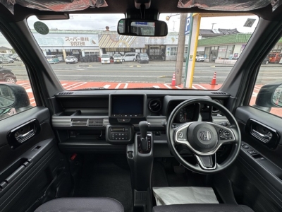 N-VAN(ホンダ)届出済未使用車 後席から見た前席