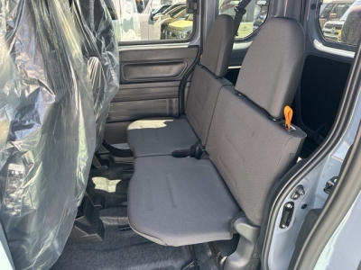 N-VAN(ホンダ)届出済未使用車 後席から見た前席