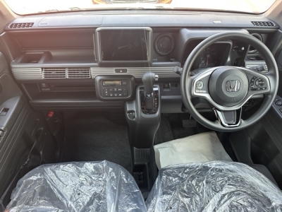 N-VAN(ホンダ)届出済未使用車 後席から見た前席