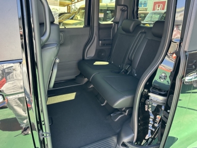 新型N-BOX(ホンダ)届出済未使用車 後席内装