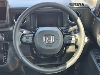 新型N-BOX(ホンダ)届出済未使用車 内外装写真