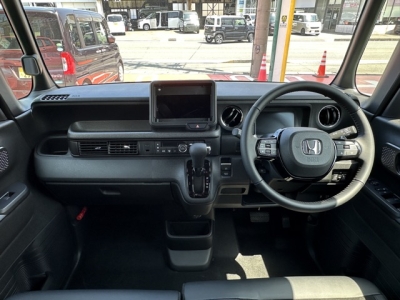 新型N-BOX(ホンダ)届出済未使用車 内外装写真他