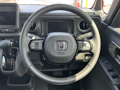 新型N-BOX(ホンダ)届出済未使用車 内外装写真他１