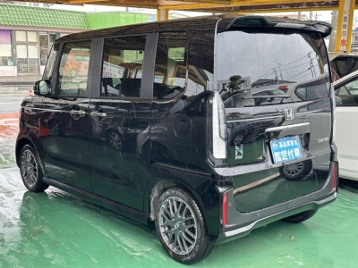新型N-BOX(ホンダ)届出済未使用車 後方