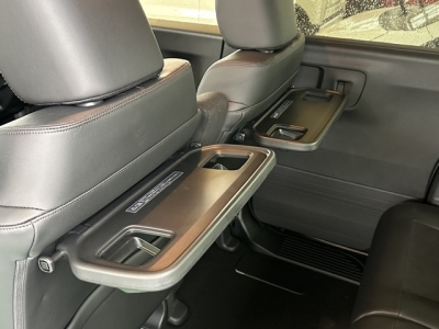 新型N-BOX(ホンダ)届出済未使用車 内外装写真他