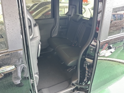 新型N-BOX(ホンダ)届出済未使用車 内外装写真他１
