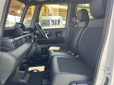 新型N-BOX(ホンダ)届出済未使用車 前席内装