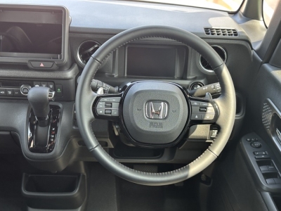 新型N-BOX(ホンダ)届出済未使用車 内外装写真