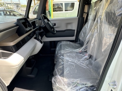 新型N-BOX(ホンダ)届出済未使用車 前席内装