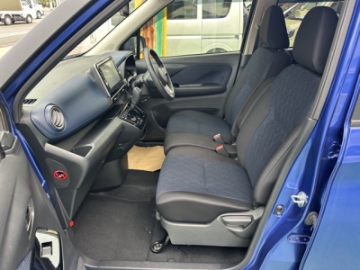 eKクロス(三菱)中古車 前席内装