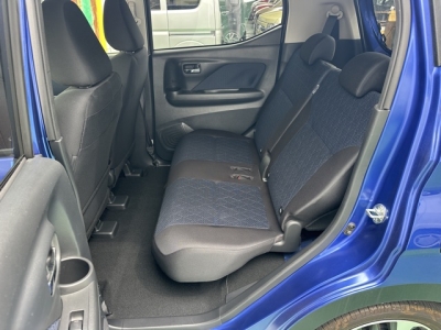 eKクロス(三菱)中古車 後席内装