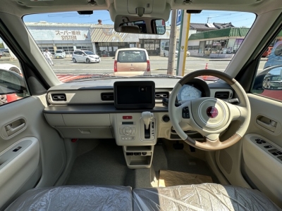 ラパンLC(スズキ)届出済未使用車 後席から見た前席