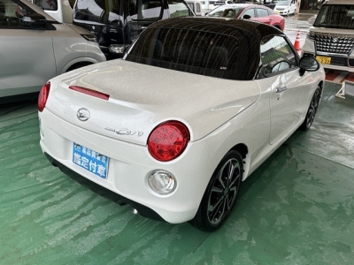 コペン(ダイハツ)届出済未使用車 後席から見た前席