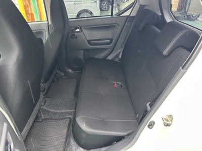 ミライースのOEM(ダイハツ)中古車 後席内装
