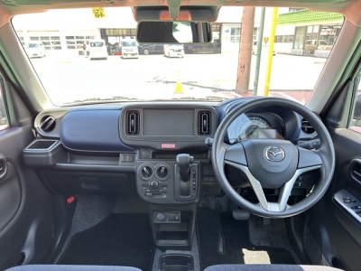 アルトのOEM(スズキ)中古車 後席から見た前席