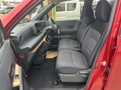 サクラ(ニッサン)中古車 前席内装
