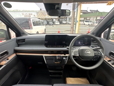 サクラ(ニッサン)中古車 後席から見た前席