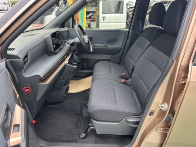 サクラ(ニッサン)中古車 前席内装
