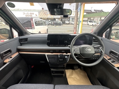 サクラ(ニッサン)中古車 後席から見た前席