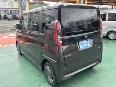 新型ルークス(ニッサン)届出済未使用車 後方