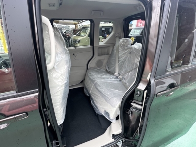 新型ルークス(ニッサン)届出済未使用車 後席内装