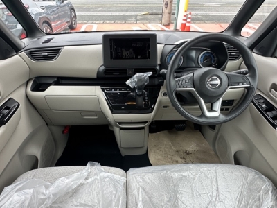 新型ルークス(ニッサン)届出済未使用車 内外装写真他１