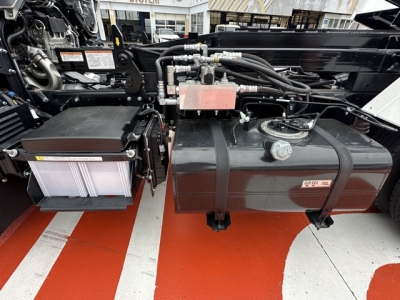 キャンター(三菱)登録済未使用車 後席内装