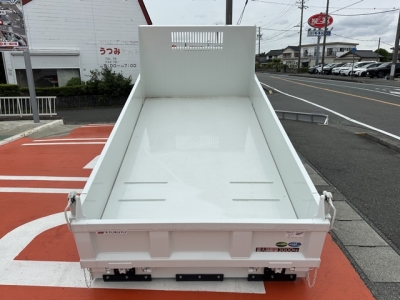 キャンター(三菱)登録済未使用車 内外装写真他１