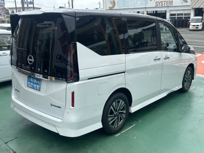 セレナ(ニッサン)登録済未使用車 内外装写真他２