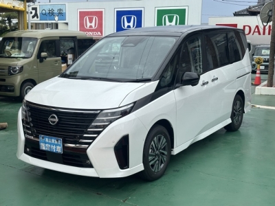セレナ(ニッサン)登録済未使用車 前方