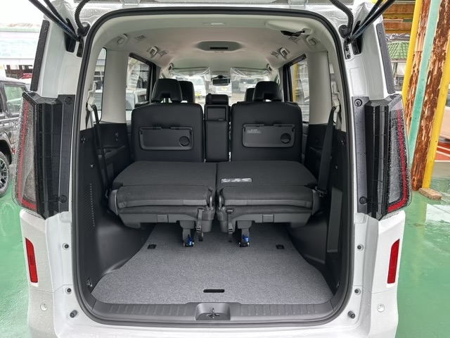 セレナ(ニッサン)登録済未使用車 10