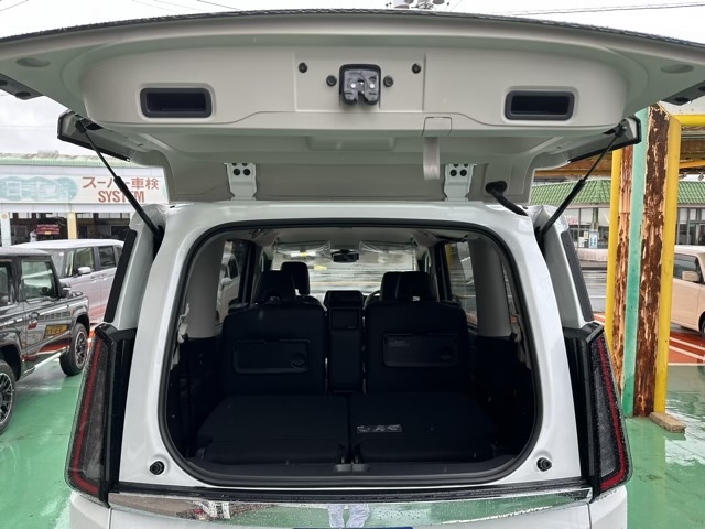 セレナ(ニッサン)登録済未使用車 11