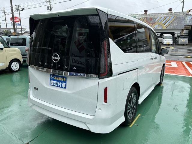 セレナ(ニッサン)登録済未使用車 12